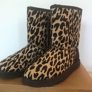 UGG W CLASSIC SHORT EXOTIC LEOPARD/CHEETAH